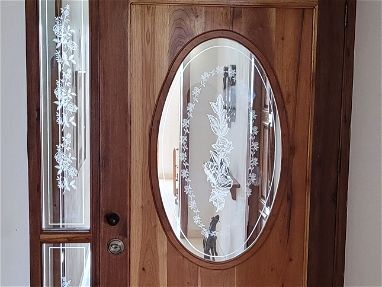 Elegante puerta de madera buena y cristal rotulado❗️❗️❗️☝🏻🤩 - Img main-image