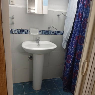 🏡 SE VENDE APARTAMENTO, construcción capitalista, en zona céntrica y comercial de MIRAMAR, PLAYA. - Img 120895965