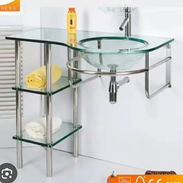 Lavamanos de cristal, encimera,llave mezcladora monomando, herrajes y espejo de 80 x 90 cm ,todo por $150 USD - Img 55828755