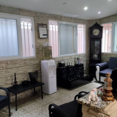 Casa independiente+apartamento en Santa Fe con garaje, patio y demás comodidades - 6/10