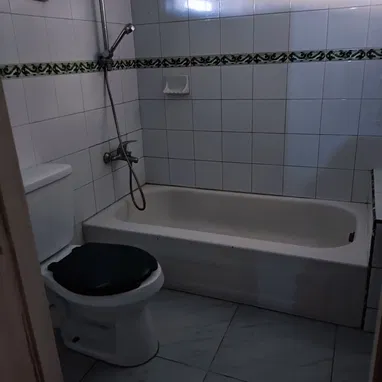 Casa independiente 2 cuartos, 2 baños, garaje, placa libre en Alturas de Belen, Marianao - 52 mil - Img 127876187