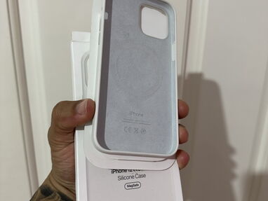 MagSafe  FORRO ORIGINAL SILICONA CASE color blanco ( MAGSAFE ) para iPhone 12 Pro Max //( 50 USD ) o al cambio . - Img 65993471