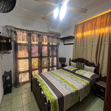 RENTO APARTAMENTO  EN PLAZA A UNA CUADRA DE LA UNIVERSIDAD DE LA HABANA( ZONA NO AFECTADA POR LA CORRIENTE) , DE DOS HAB - Img 123142118