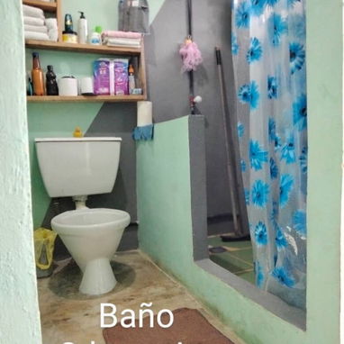 Buenas oferta. Casa grande, económica y céntrica - Img 115843029