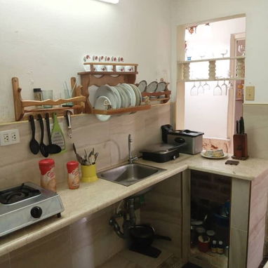 Casa cerca del mar,en planta baja de una biplanta,con entrada independiente en Cojimar - 5/9
