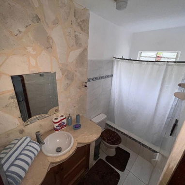 Vendo casa bplanta alto y bajo independiente total con carpoch y piscina 6h y 6baños reparto bahía Habana del este - Img 127537399