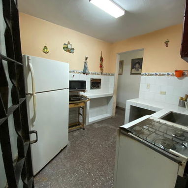 SE VENDE CASA DE 2 PLANTAS EN EL REPARTO MARTI 7 HAB, PATIO, GARAJES. 370 m2 - 10/10