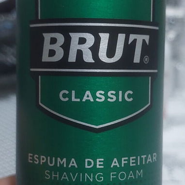 Espuma de afeitar marca Brut con Áloe Vera de 210ml, para piel Sensible - Img 124714340