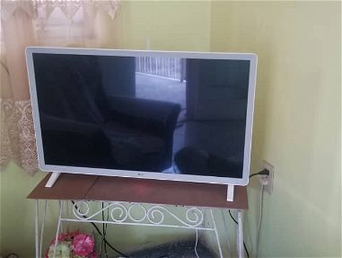 Televisor de 32pulgadas LG Smart tv tiene 3hdmi 2usb puerto lan para red con cajita konka  hd - Img 65619712