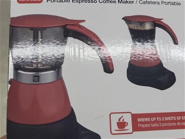 Se vende cafetera eléctrica nueva en su caja - Img main-image