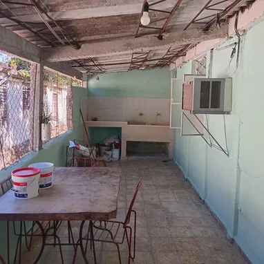 Se vende casa amplia de 2 cuartos, placa libre y patio grande - Img 115769838