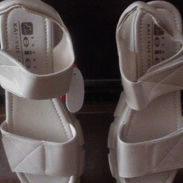 Sandalias color beige - Img 58228679