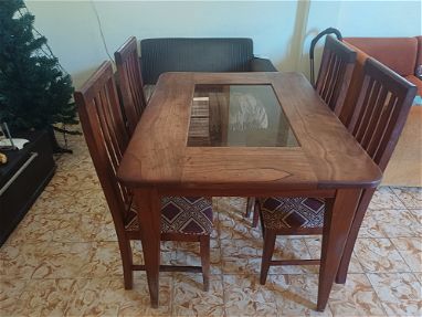 Vendo juego de comedor de caoba mesa con 4 sillas - Img 66203428
