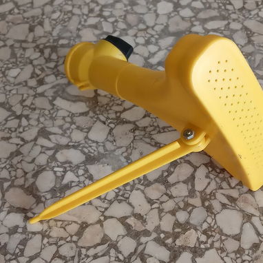 Regadera de plástico para manguera. Controla el flujo de agua - 2/2