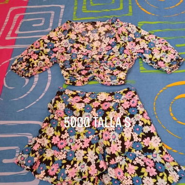 Juego Saya Shor de  flores  talla S. Marca  BERSHKA. Juego blanco  talla S . Marca Forever 21 - Img 120354972