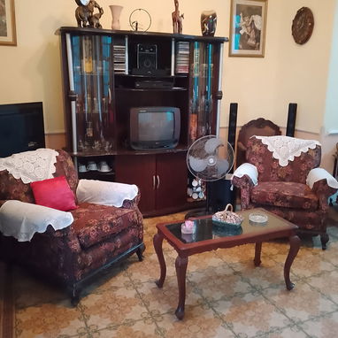 Casa colonial  biplanta en bajos con garaje en el Vedado - 4/9