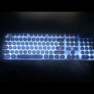 Teclado gamer de luz azul brillante, diseño único y exclusivo - Img 45415882