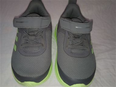 Vendo zapatos de niño Adidas original - Img 67095179