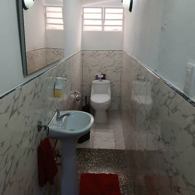 Casa en Nuevo Vedado – 3 cuartos, 2 plantas, 400 m², remodelada – $270,000 - 7/10