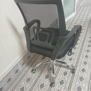 SILLA DE OFICINA NEGRA CON RUEDAS, ENTREGA DE FACTURA, VARIEDAD DE ÚTILES DEL HOGAR, ETC - Img 121123139