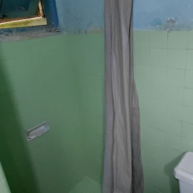 Se vende apartamento en edificio capitalista en un 1er piso de un cuarto con todo adentro - Img 124863617