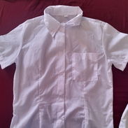 Una blusa talla 14 y una camisa talla M de uniforme escolar - Img 58088289