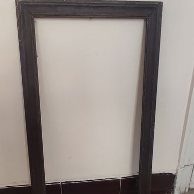 VENDO SOLO EL MARCO, MARCO ANTIGUO DE COLOR BLANCO--#--55398589 MIDIENDOLO DE EXTREMO A EXTREMO DESDE AFUERA 60CM DE ANC - Img 122826981
