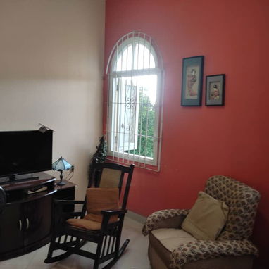 Vendo apto de 2 Habitaciones y 2 ba帽os en Vedado - Img 120576705
