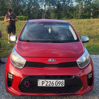 Vendo o negocio Kia picanto del 2017 bueno el carrito - Img 86261888