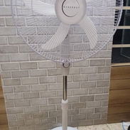 Ventilador recargable blanco - Img 55799502