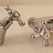 SE VENDE JUEGO DE MEZCLADORAS DE BAÑO PARA DUCHA ROCA Y LAVAMANOS, ELEGANTES Y DE CALIDAD. - Img 54094631