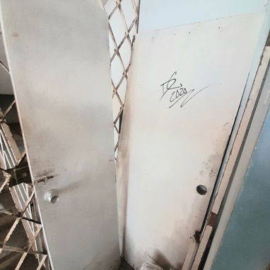 Vendo 4 puertas de madera en uso 150 usd - Img 124055577