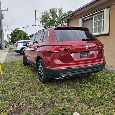 Volkswagen Tiguan SE 2021 | 34 mil millas • 3 filas • Techo panorámico • Impecable - 4/10