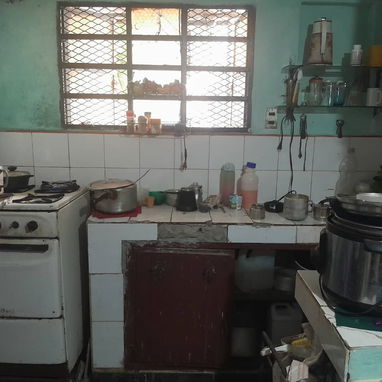 Vendo Son dos casas en una sola propiedad con salida intependientes , lo dejo todo menos el equipo y dos televisores - Img 118731077