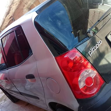 Vendo o negocio Kia, Picanto 2008 automatico - Img 118348566