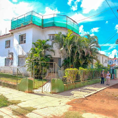 RENTA DE CASA ESPACIOSA PARA NEGOCIOS. MIRAMAR - 3/7