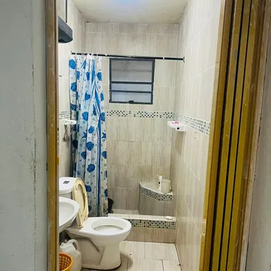 🏡 SE VENDE CASA (BAJOS) EN MARIANAO 🏡 💰 15,000 USD(con dinero en mano se ajustan a 13,000)  📍 Ubicada en: 31 / 124 y - Img 122388454