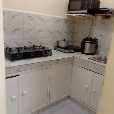 Vendo Casa independiente 2/4 marianao. 52899157 - 5/6