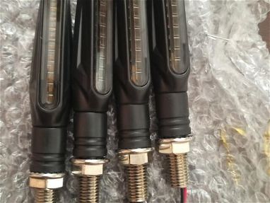 Pareja de Intermitentes led 12 volt para motos alumbran lindísimo nuevos a estrenar - Img 67759360