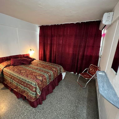 Renta fija de apartamento 2 hab. en el Vedado - Img 102049880