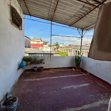 BIPLANTA DE ESQUINA EN SANTOS SUÁREZ! (3 HABITACIONES + 2 BAÑOS !!! - Img 120390705