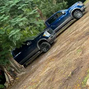 Vendo o negocio Nissan Titán, 2018. Diésel es la azul - Img 55880453