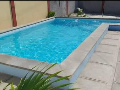 Renta casa en Guanabo a 50 m del mar con piscina,2 habitaciones, terraza, barbecue, disponible - Img 64123542
