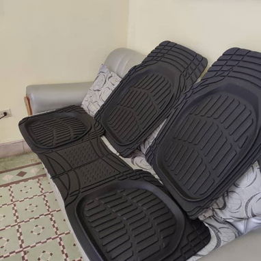 Juego de Alfombras de piso de autos en forma de bandeja. - 2/3