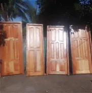 Puerta de colonial de madera preciosa de cedro - Img 45901677