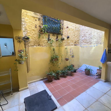 En venta casa colonial en la Habana Vieja. Toda la esquina, excelente para negocio!! - 5/10