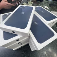 Vendo iPhone 13 nuevo en caja 320 usd - Img 55132703