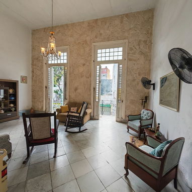 Calle Galiano,Casa Colonial Con Balcón 215m2,Tiene Una Terraza Al Final Con Vista a La La Calle De Atrás,Es 1er Piso,Azo - 2/10