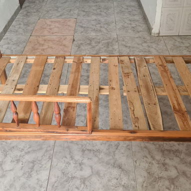 SE VENDE CAMA DE MADERA PARA NIÑOS PEQUEÑOS - 3/4