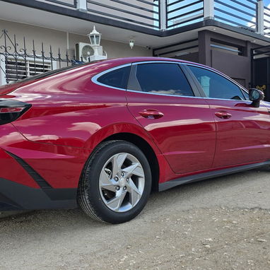 Vendo o negocio, Hyundai sonata 2025 con 5000 km, nada más el básico - Img 116404509